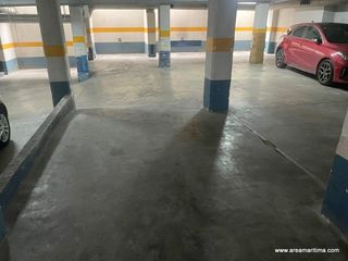 Aparcament cotxe a Carrer de Lladró i Mallí