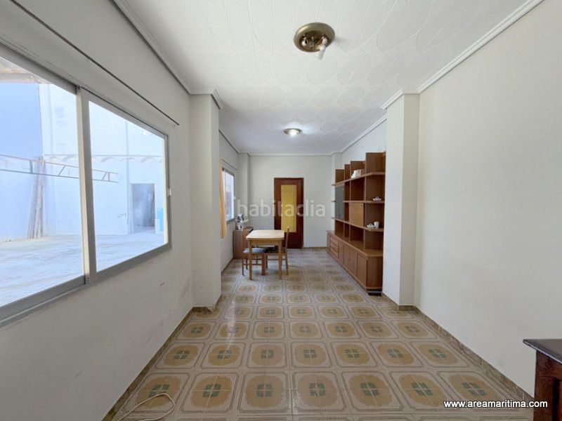 Foto ad432e39-246c-4f86-b167-7d0ba9cda27a. Casa adossada a La Punta Valencia