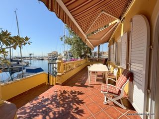 Casa aparellada  Calle muelle 5. Venta de exclusiva casa con garaje y vistas a la dársena, en por