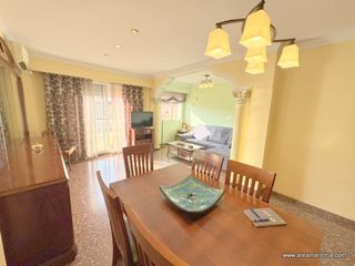 Rent Flat  Carrer sant vicent. Alquiler -larga duración- amplio piso de 3 habitaciones, 2 baños