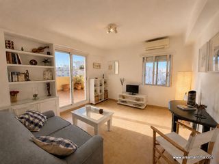 Rent Penthouse  Avinguda de blasco ibáñez. Alquiler -larga duración- ático de 2 habitaciones con gran terra