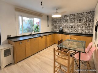 Flat  Carrer teodoro llorente. Venta de piso de 3 dormitorios, baño y aseo, en puerto de sagunt