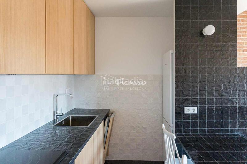 Foto e8a9fd9b-4c7f-43f5-a647-e2cb0712cb95. Alquiler ático calle pere iv poblenou sant martí en Barcelona