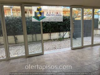 Apartament a Centre. Planta baja con jardín y aparcamiento privado  en venta en centr