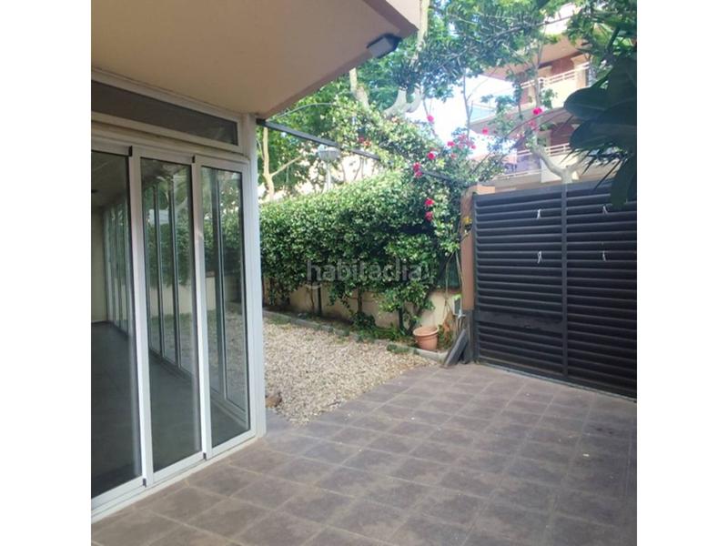 Foto 39f64a0b-1ace-4760-a4d8-268b259605de. Apartamento planta baja con jardín y aparcamiento privado en venta en centro en Salou