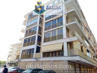 Pis  Amadeu vives. Apartamento situado a 100 metros de la playa en la pineda.