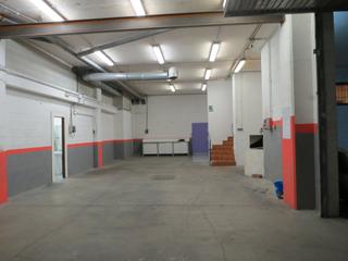 Local Comercial a Carrer de la remallaire 28. Local en zona industrial de matar