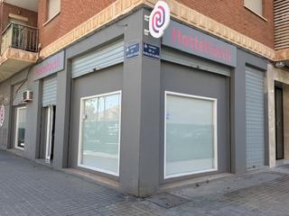 Location Local commercial à Carrer de la puebla de valverde 1. Alquiler local zona archiduque carlos