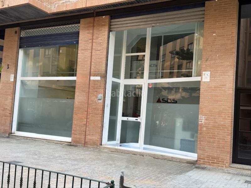 Foto feb139a0-d62c-47e7-b488-c81742dd869f. Local comercial venta local junto hospital la salut en Valencia