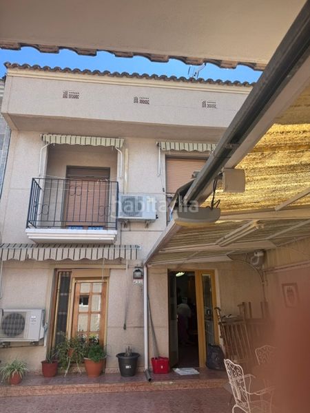 Foto 51e4f383-5897-4d5e-8548-09fc47b5a19a. Casa adossada amb aparcament a El Castellar i l'Oliverar Valencia