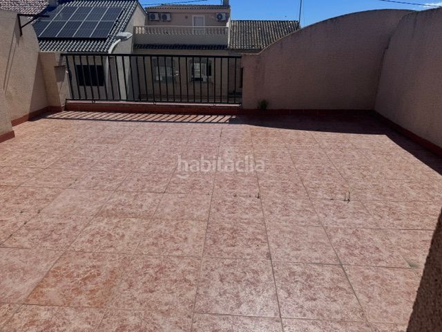Foto a361648b-f733-4ace-bf56-921cf4b80eda. Casa adossada amb aparcament a El Castellar i l'Oliverar Valencia