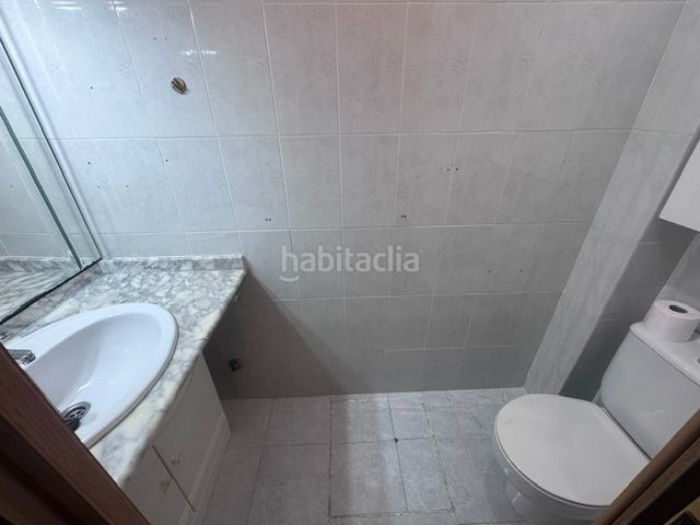 Foto bad855de-7f9a-44cf-838e-b9439123bc4b. Casa adossada amb aparcament a El Castellar i l'Oliverar Valencia