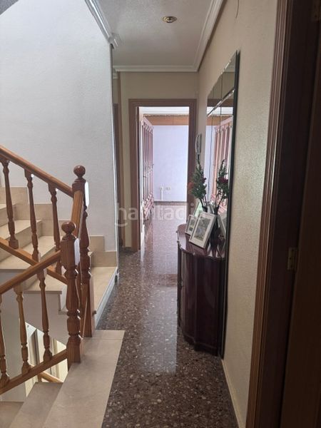 Foto c03bcf14-50ad-4684-8775-6065d1486025. Casa adossada amb aparcament a El Castellar i l'Oliverar Valencia
