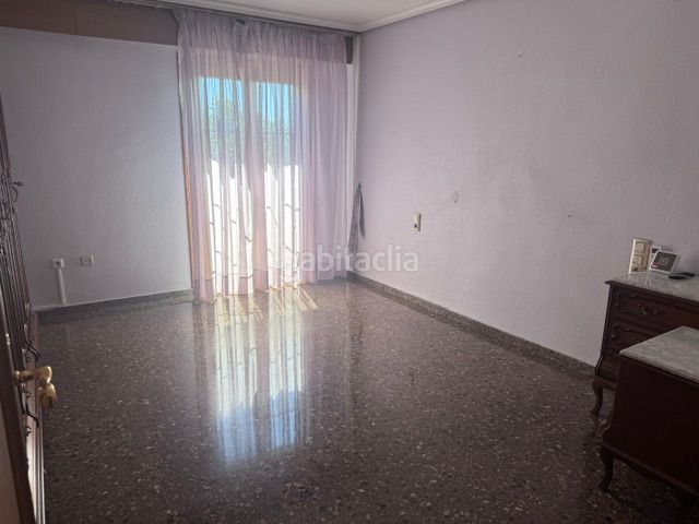 Foto ea106a8c-8d80-4122-b896-87496fe66754. Casa adossada amb aparcament a El Castellar i l'Oliverar Valencia