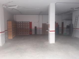 Local Comercial a Zona Campus Universitario. Amplio local comercial en zona carretera de lliria