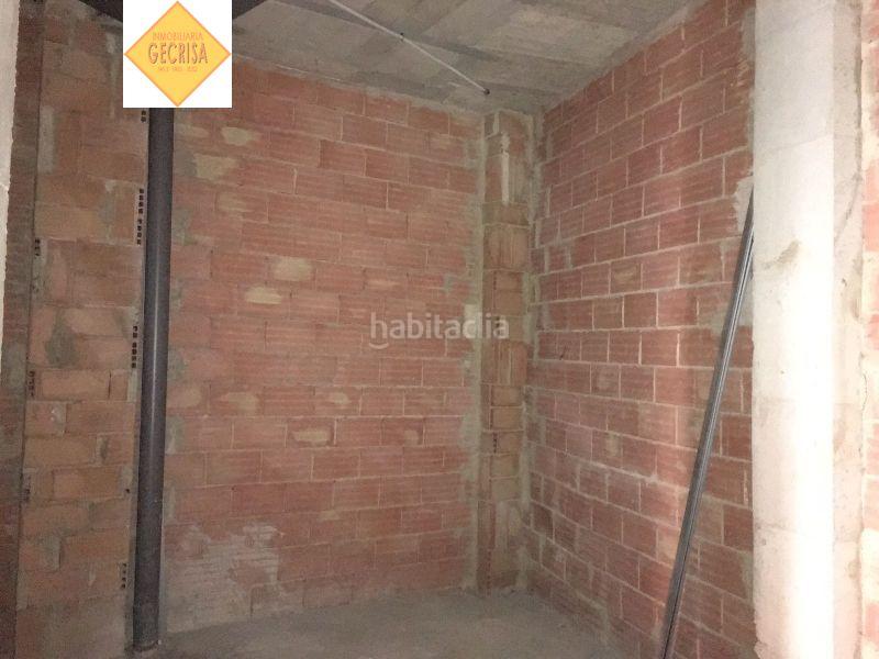 Foto cb8f5810-ec4d-49d6-83c1-48f95e746423. Alquiler local comercial  junto al metro godella en Burjassot