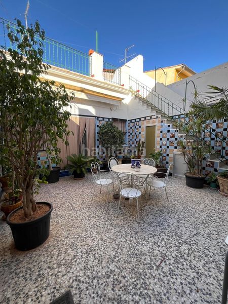 Foto c74564bc-1957-4e43-8339-c3e912c48bc7. Casa amb aparcament a Zona Concordia Burjassot