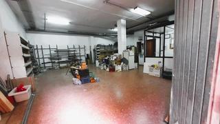 Local Comercial a Zona Concordia. Gran oportunidad! local adaptable con acceso para coche o furgon