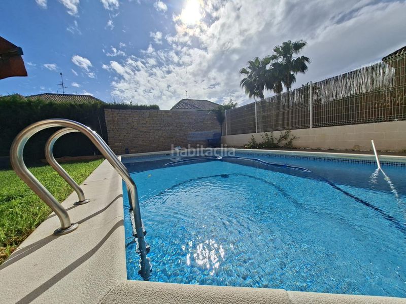 Foto 3abf70bd-d895-4f7f-b9cc-6f56825482e9. Xalet amb calefacció aparcament piscina a La Cañada Paterna