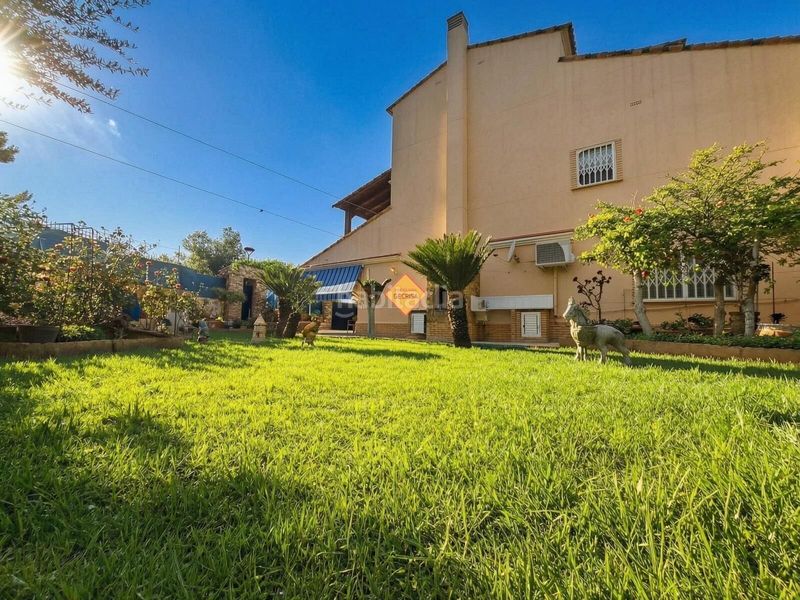 Foto 4f761943-3e45-49d0-8d9d-e1fd107e8e43. Casa amb calefacció aparcament a Casas Verdes Paterna
