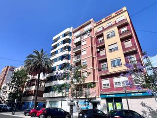 Pis a Carrer de la reina 130. Vivienda en calle de la reina , canyamelar