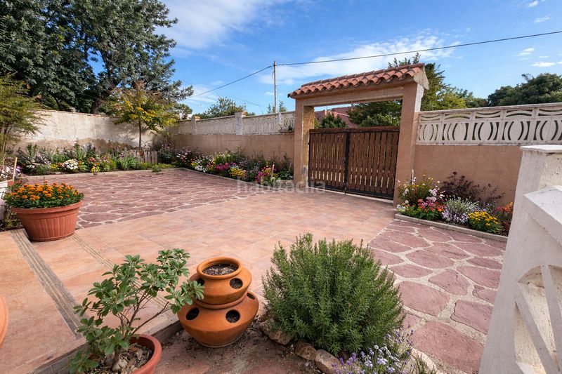Foto 65f25ad8-6023-4c4d-ac60-9c53e2f10e9e. Chalet  en venta en la urbanización de les mallaes en Pedralba