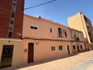 Etagenwohnung in Carrer del comte d'alaquàs 32. Piso en venta en calle comte alaquas