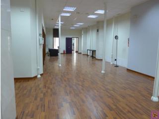 Location Local commercial  Plaça del bisbe amigó. Fantástico local en alquiler ideal para oficinas