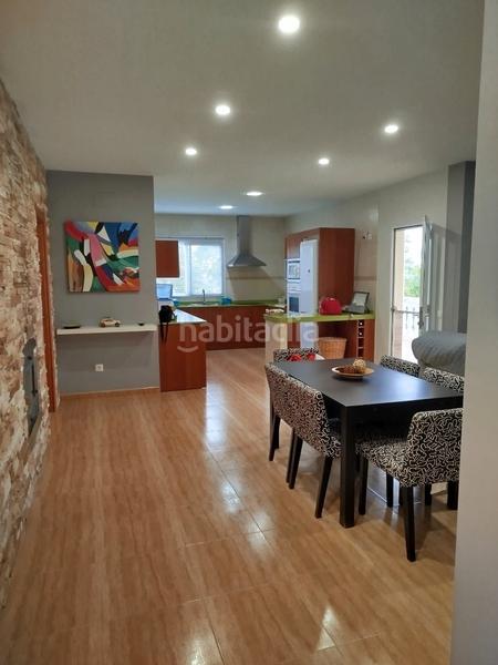 Foto 155dd4b8-20e6-4249-b3a8-b4f155468ec0. Chalet con camino riscaldamento parcheggio piscina in Montroy