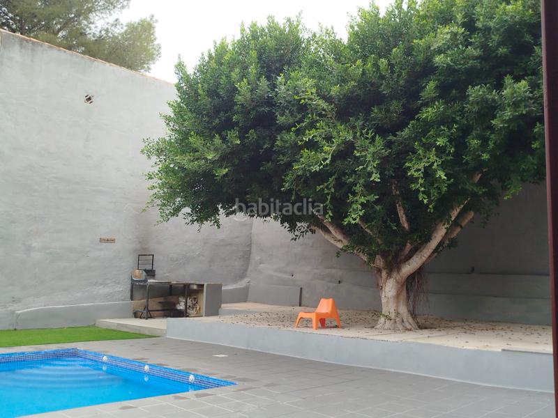 Foto ab554183-f3fd-421e-926c-e892dee10fc4. Chalet con camino riscaldamento parcheggio piscina in Montroy