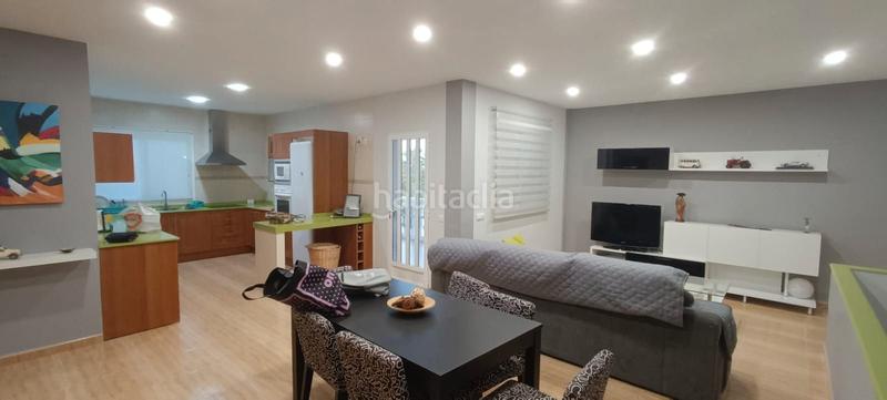 Foto c661a006-5834-465e-bcae-365471c50361. Chalet con camino riscaldamento parcheggio piscina in Montroy