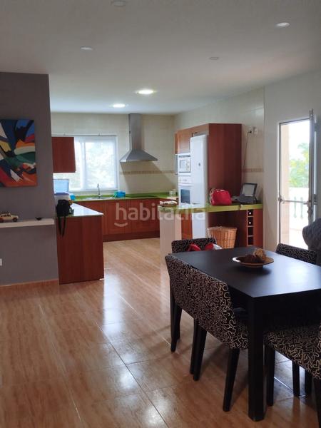 Foto c72b610b-9c41-4452-8a62-dea43b02a295. Chalet con camino riscaldamento parcheggio piscina in Montroy