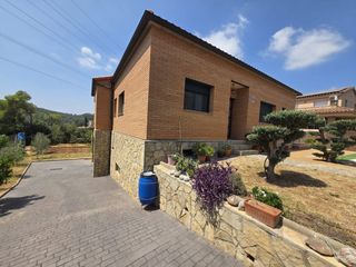Haus in Sentmenat. Chalet independiente con piscina en can vinyals sentmenat