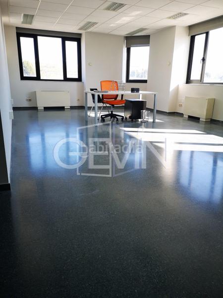 Foto f5a25506-9126-4a90-94e6-ddace3c9b1b5. Miete büro in Santa Perpètua de Mogoda