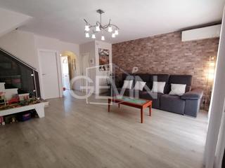 Casa a Poliny. Casa adosada en venta con 5 habitaciones con terraza en el centr