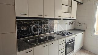 Appartement à Rocafonda. Piso en mataro, zona rocafonda, 3 habitaciones para reformar
