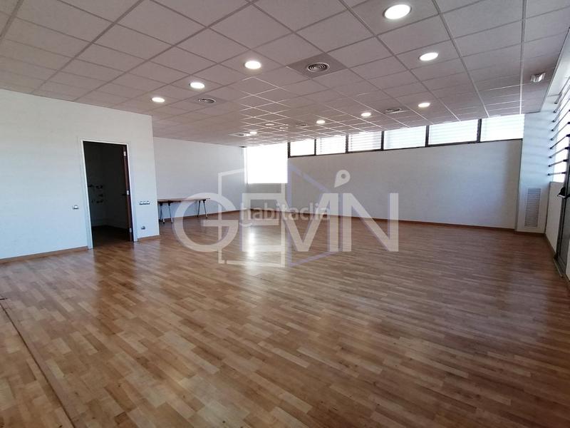 Foto 8ab0e59b-a8e2-470d-be94-6ba340e59670. Lloguer oficina amb calefacció aparcament a Santa Perpètua de Mogoda