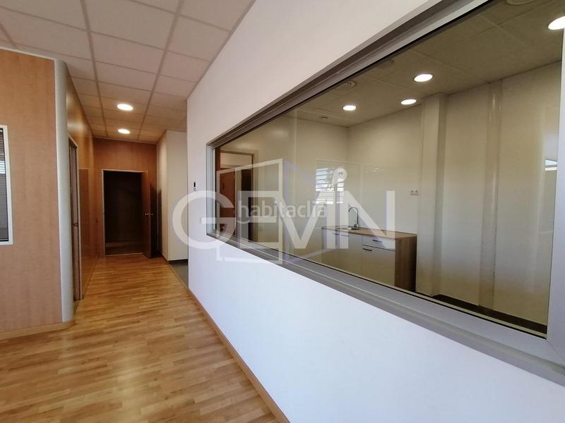 Foto 22050db1-f149-41ed-b435-116c417c921b. Miete büro mit heizung parking in Santa Perpètua de Mogoda