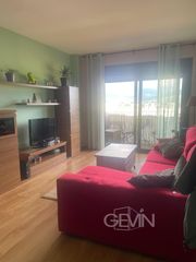 Flat in Santa Perpètua de Mogoda. Piso en venta de vpo, con parking y trastero