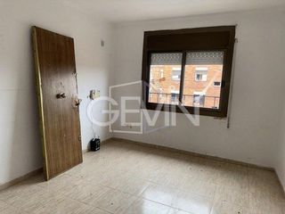 Flat in Can Puiggener. Oportunidad de inversión en sabadell  piso a reformar en can pui