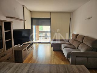 Miete Etagenwohnung in Santa Perpètua de Mogoda. Amplio piso, parking y trastero de alquiler, sin muebles, en san