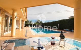 Xalet a Serra. Chalet independiente en serra