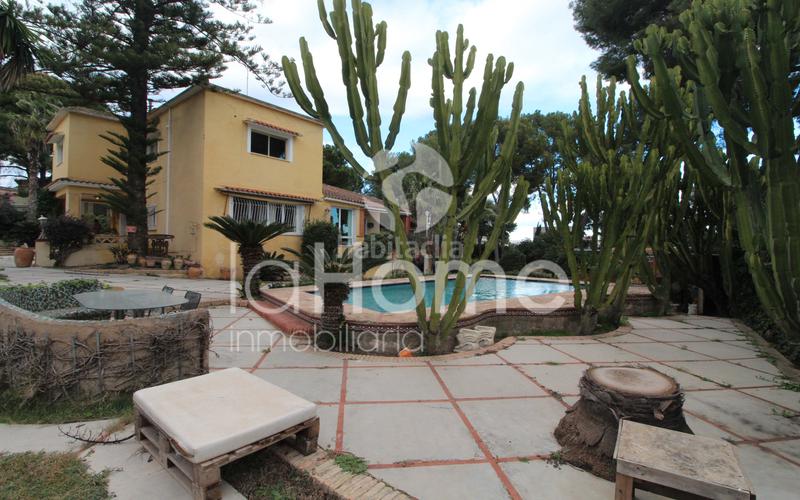 Foto 21ca03e6-22c6-4c39-abe3-ec927c1c41d3. Xalet amb calefacció aparcament piscina a La Cañada Paterna