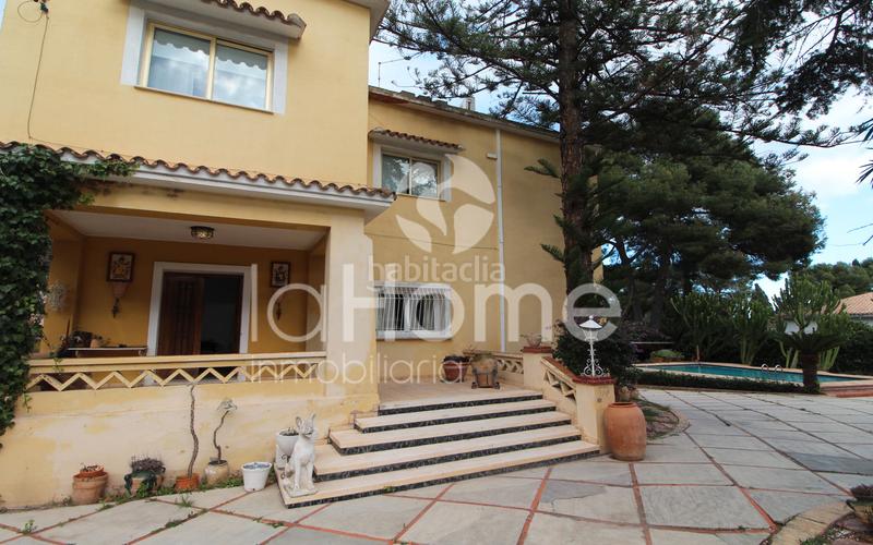 Foto 3a2edba2-7318-42b9-b93d-dda015952cec. Xalet amb calefacció aparcament piscina a La Cañada Paterna