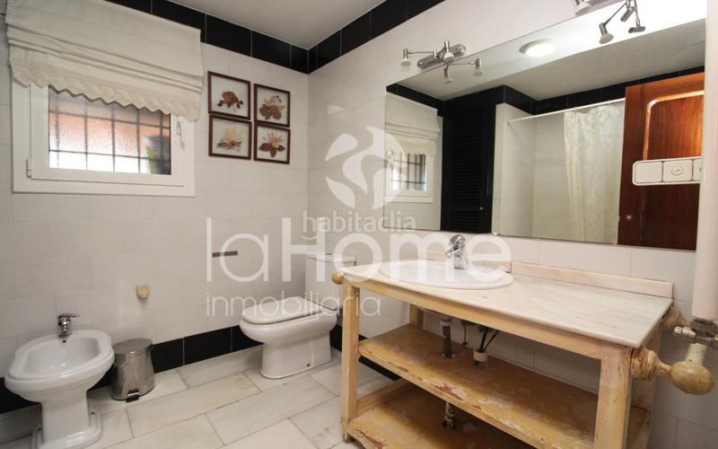 Foto 70ade417-02e6-4a82-9759-f33173836a2c. Xalet amb calefacció aparcament piscina a La Cañada Paterna