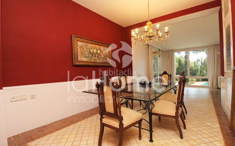 Foto 7edbd258-bd92-47a7-a5fe-0c3c546385e2. Xalet amb calefacció aparcament piscina a La Cañada Paterna