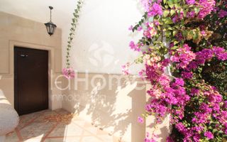 Maison jumelée à Calle 149 13. Casa pareada con 5 habitaciones con parking