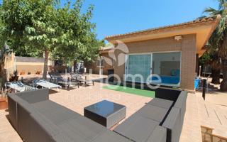 Location Chalet à La Cañada. Magnífica esquinera en una única planta con piscina climatizada