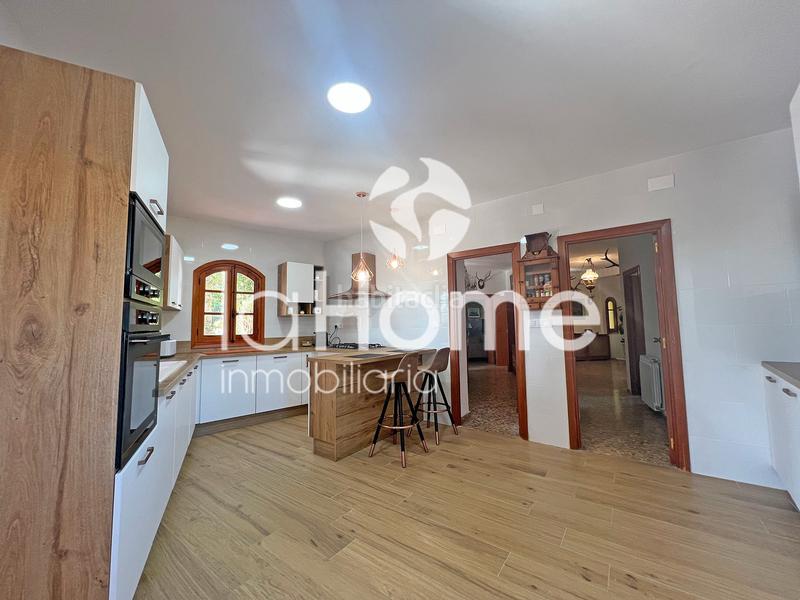 Foto 4bb4bcbd-9e6c-4d49-86a8-637ffb3ec41a. Chalet avec cheminée chauffage parking piscine dans Chiva