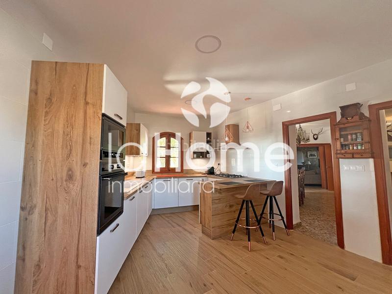 Foto 4d931576-e088-4b40-b0ea-b3c9d820bf43. Chalet avec cheminée chauffage parking piscine dans Chiva